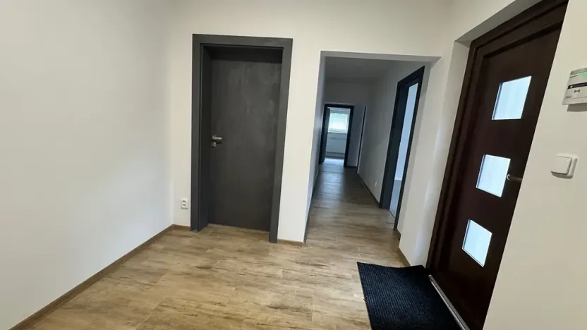 Pronájem obchodního prostoru, Liberec, Uralská, 270 m2
