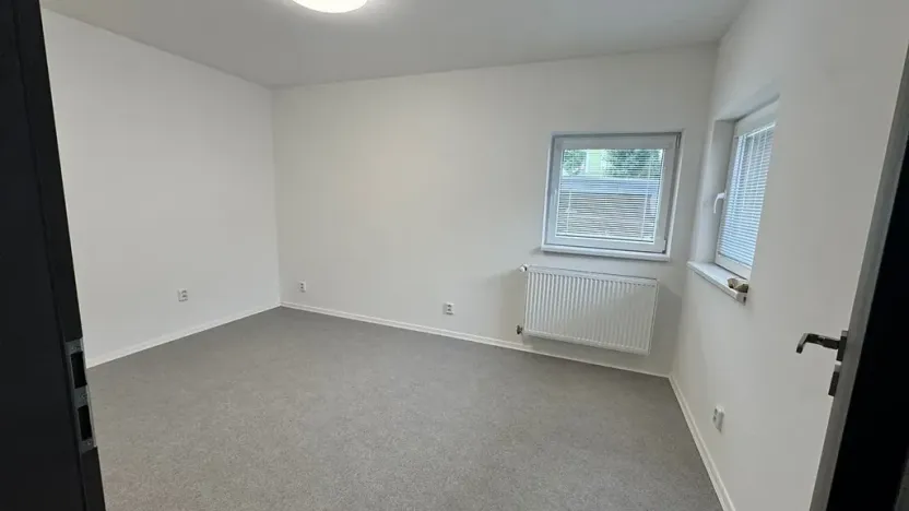 Pronájem obchodního prostoru, Liberec, Uralská, 270 m2