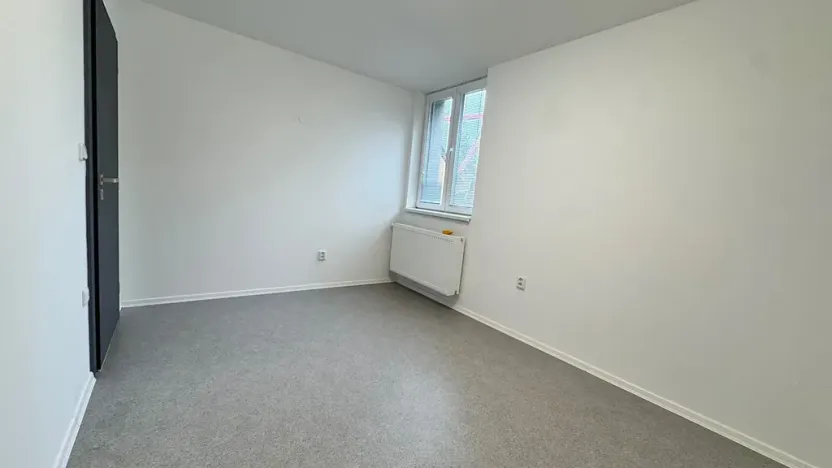 Pronájem obchodního prostoru, Liberec, Uralská, 270 m2