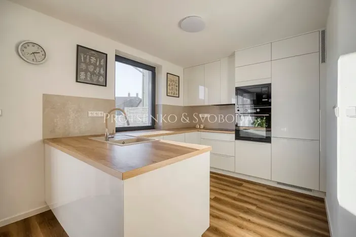 Prodej rodinného domu, Kamenice nad Lipou, Dobšova, 215 m2