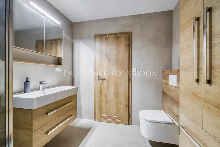 Prodej rodinného domu, Kamenice nad Lipou, Dobšova, 215 m2