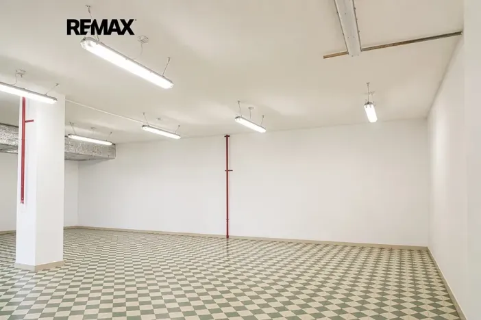 Pronájem obchodního prostoru, Hradec Králové, Gočárova třída, 865 m2