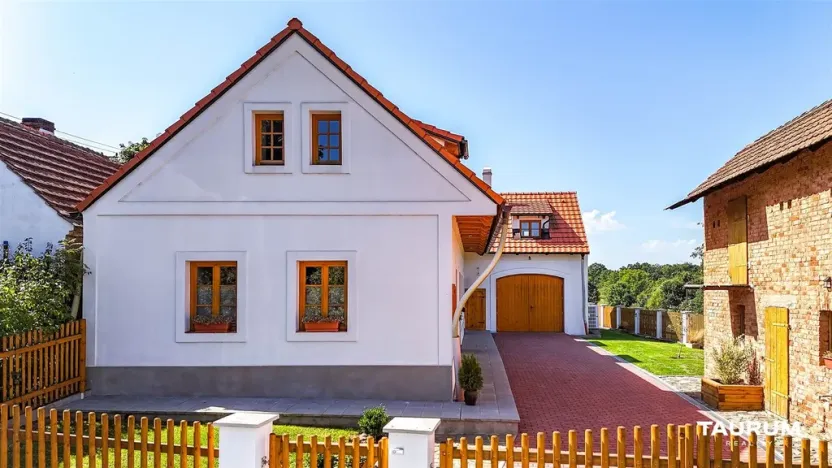 Prodej rodinného domu, Bujesily, 303 m2