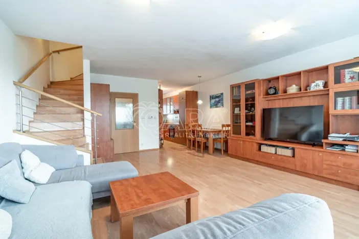 Pronájem rodinného domu, Hostivice, Kaštanová, 98 m2