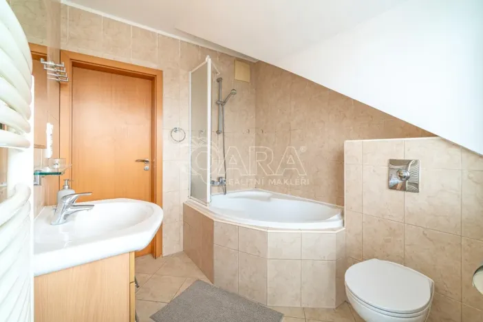 Pronájem rodinného domu, Hostivice, Kaštanová, 98 m2