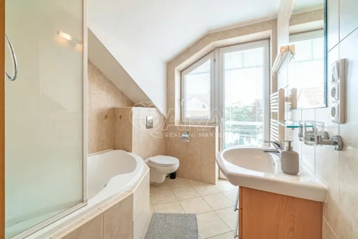 Pronájem rodinného domu, Hostivice, Kaštanová, 98 m2