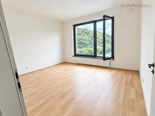 Pronájem bytu 2+kk, Praha - Karlín, Švarcova, 55 m2