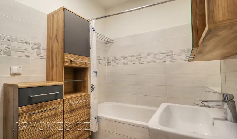 Pronájem bytu 3+1, Praha - Strašnice, Nad Primaskou, 70 m2