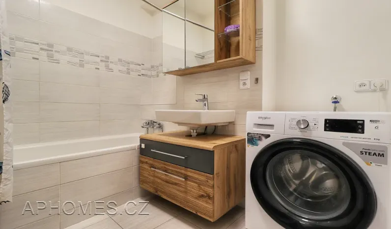 Pronájem bytu 3+1, Praha - Strašnice, Nad Primaskou, 70 m2