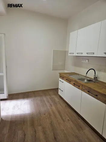 Pronájem bytu 4+1, Praha - Staré Město, Husova, 66 m2