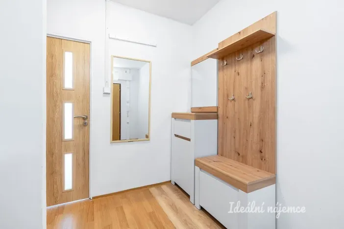 Pronájem bytu 2+kk, Praha, Ohradní, 42 m2