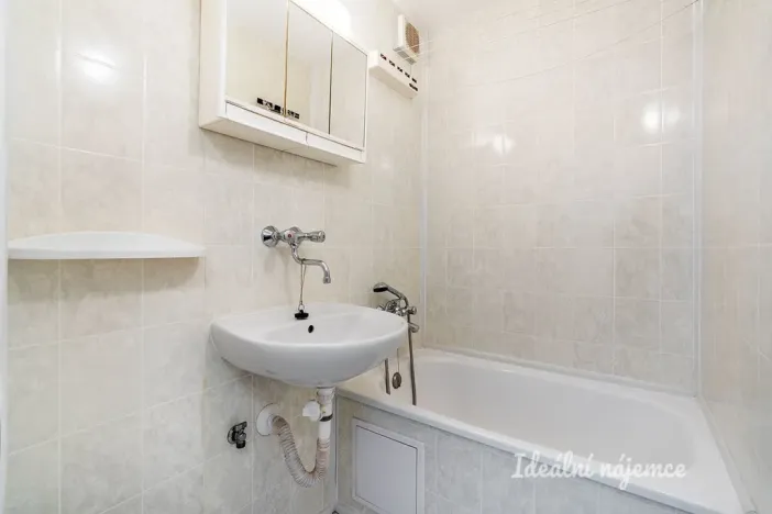 Pronájem bytu 2+kk, Praha, Ohradní, 42 m2