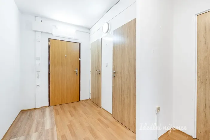 Pronájem bytu 2+kk, Praha, Ohradní, 42 m2