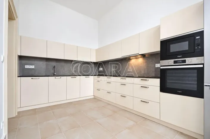 Pronájem bytu 2+1, Praha - Staré Město, Kaprova, 84 m2