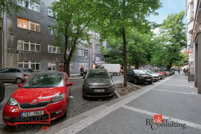 Prodej bytu 2+1, Praha - Bubeneč, V. P. Čkalova, 51 m2