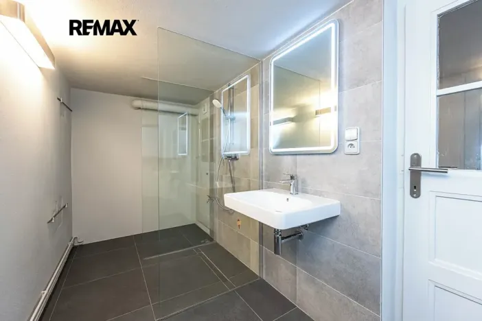 Pronájem kanceláře, Praha - Smíchov, U smíchovského hřbitova, 53 m2