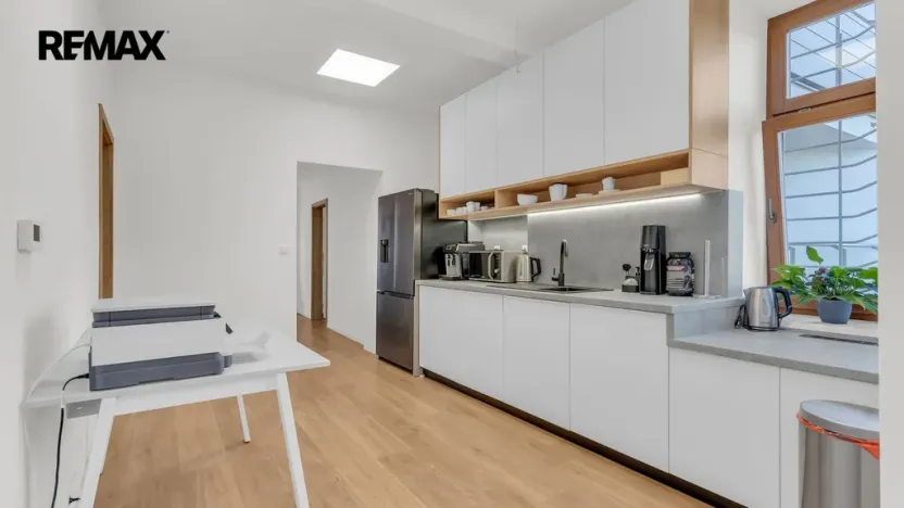 Prodej kanceláře, Třebíč - Stařečka, Sucheniova, 410 m2