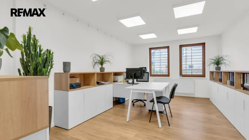 Prodej kanceláře, Třebíč - Stařečka, Sucheniova, 410 m2