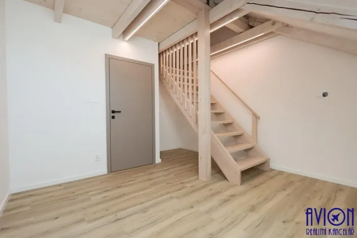 Pronájem vícegeneračního domu, Praha - Stodůlky, V borovičkách, 193 m2