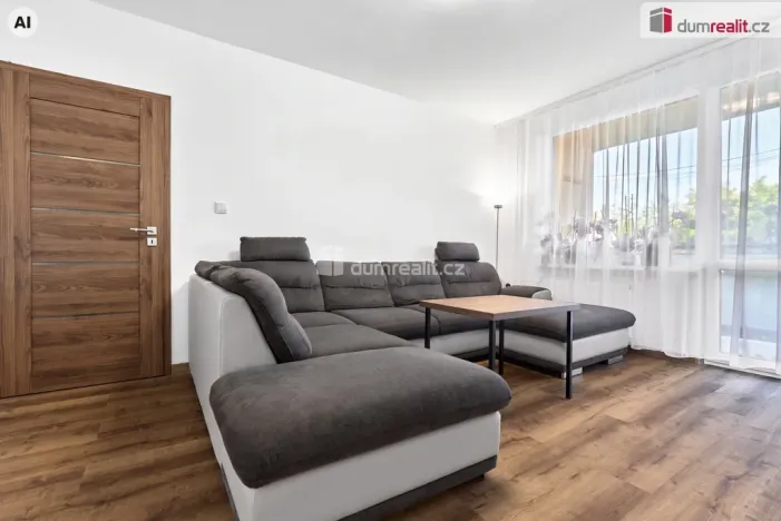 Prodej bytu 3+1, Karlovy Vary - Bohatice, Ostrovská, 76 m2