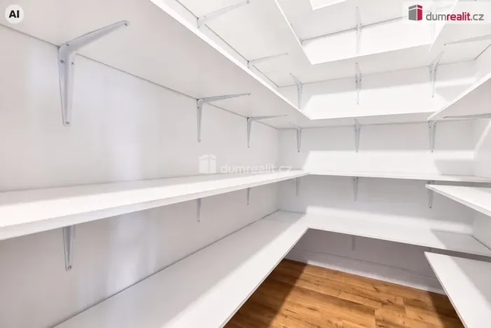 Prodej bytu 3+1, Karlovy Vary - Bohatice, Ostrovská, 76 m2