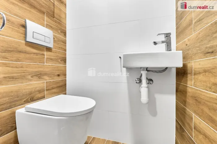 Prodej bytu 3+1, Karlovy Vary - Bohatice, Ostrovská, 76 m2