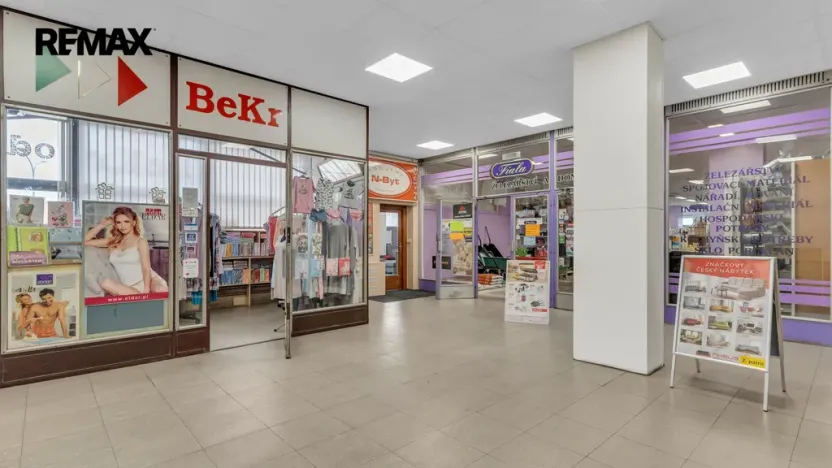 Prodej obchodního prostoru, Třebíč - Vnitřní Město, Komenského nám., 1008 m2