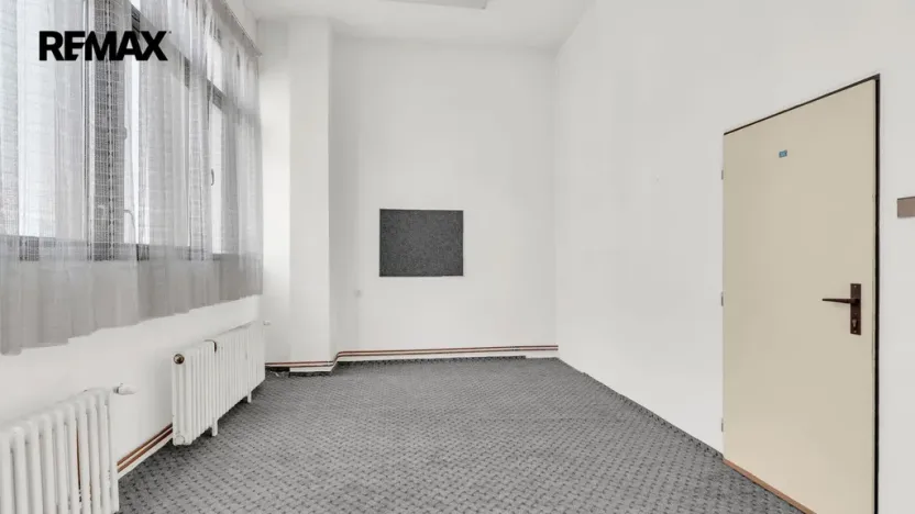 Prodej obchodního prostoru, Třebíč - Vnitřní Město, Komenského nám., 1008 m2