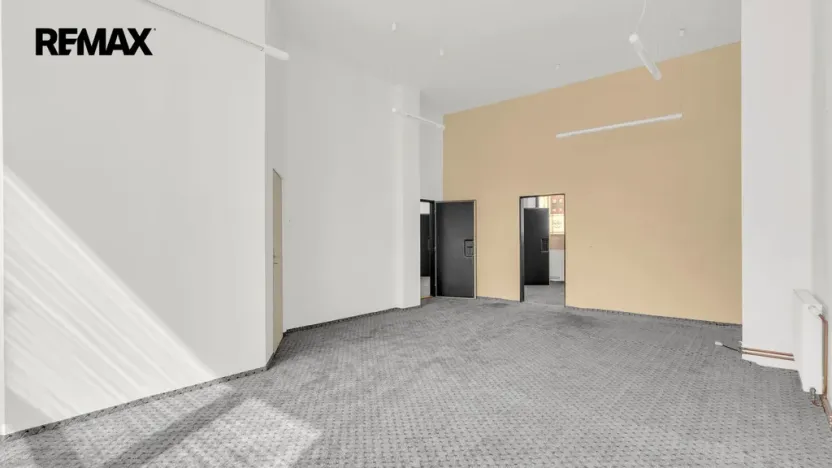 Prodej obchodního prostoru, Třebíč - Vnitřní Město, Komenského nám., 1008 m2