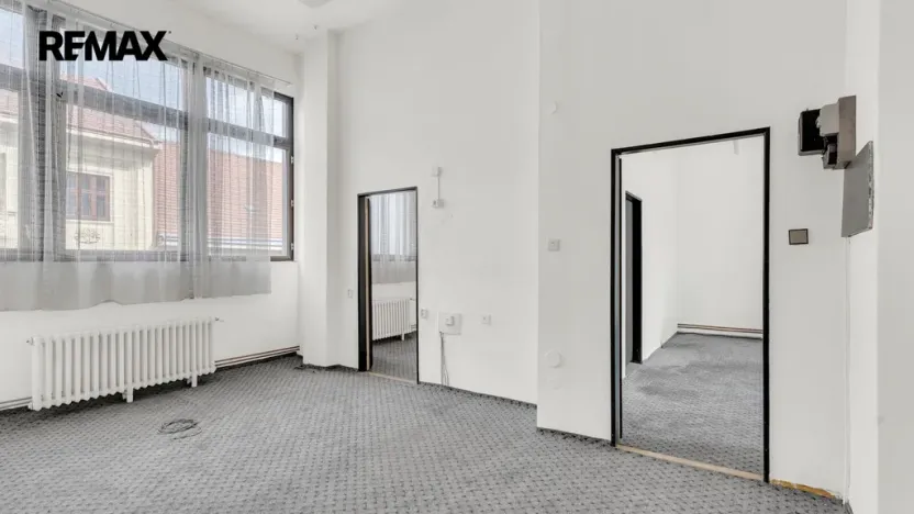 Prodej obchodního prostoru, Třebíč - Vnitřní Město, Komenského nám., 1008 m2