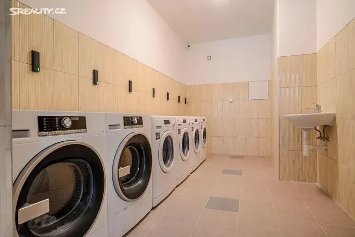 Pronájem bytu 1+kk, Praha - Hlubočepy, Na Zlíchově, 18 m2
