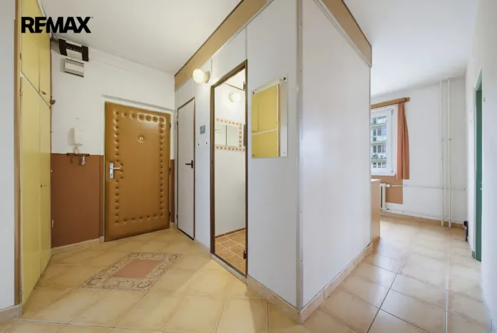 Prodej bytu 3+1, Karlovy Vary, Krymská, 71 m2