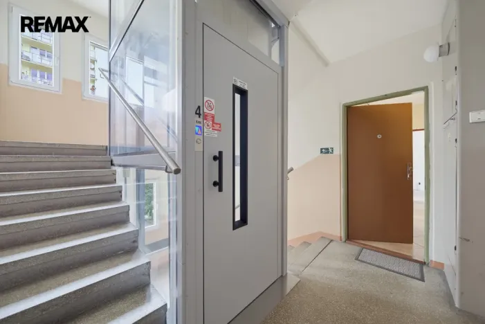 Prodej bytu 3+1, Karlovy Vary, Krymská, 71 m2