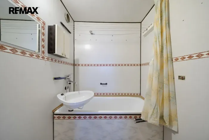 Prodej bytu 3+1, Karlovy Vary, Krymská, 71 m2