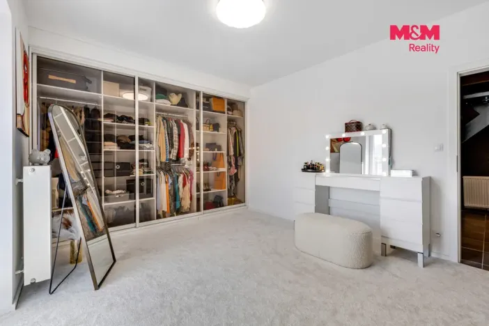 Prodej bytu 4+kk, Králův Dvůr - Levín, Na Lucberku, 141 m2