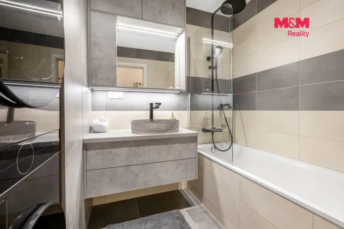 Prodej bytu 4+kk, Králův Dvůr - Levín, Na Lucberku, 141 m2