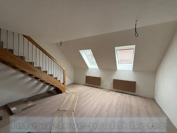 Pronájem atypického bytu, Praha - Vinohrady, 145 m2