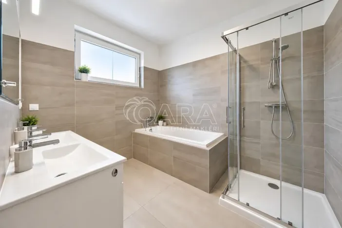 Pronájem rodinného domu, Postřižín, Na Stráni, 80 m2