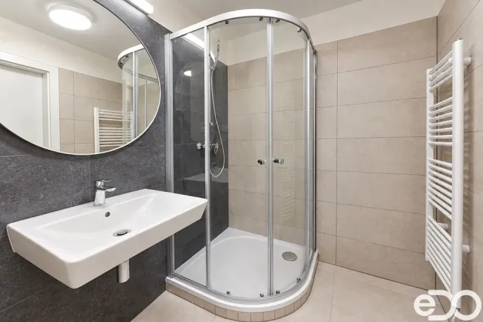 Pronájem bytu 1+kk, Praha, Choceradská, 41 m2