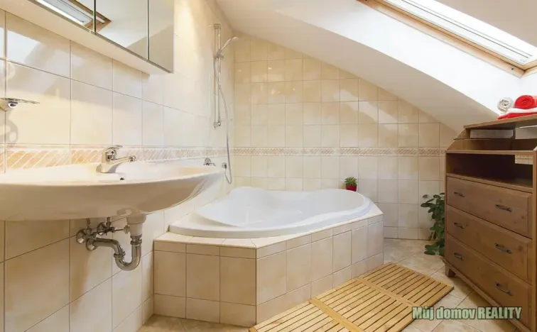 Prodej bytu 4+kk, Praha - Horní Počernice, U věže, 146 m2