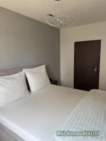 Pronájem bytu 2+kk, Praha - Sobín, Želetická, 54 m2