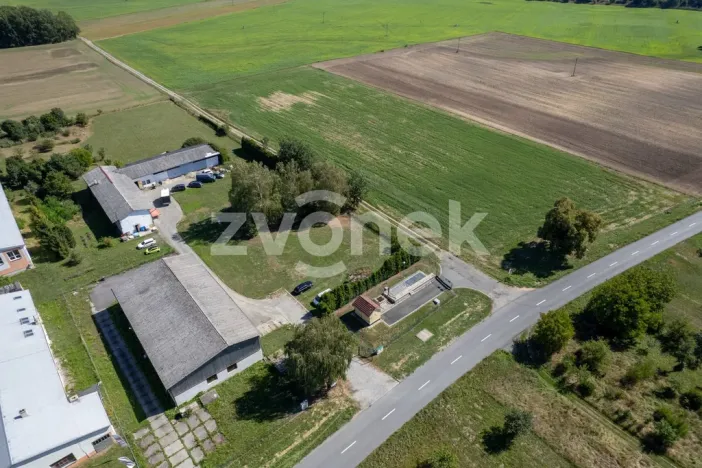 Prodej komerční nemovitosti, Chropyně - Plešovec, 740 m2