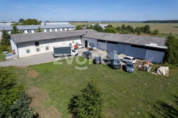 Prodej komerční nemovitosti, Chropyně - Plešovec, 740 m2