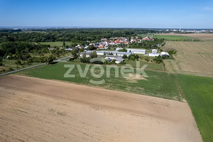 Prodej komerčního pozemku, Chropyně - Plešovec, 12000 m2