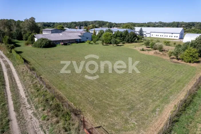 Prodej komerčního pozemku, Chropyně - Plešovec, 12000 m2