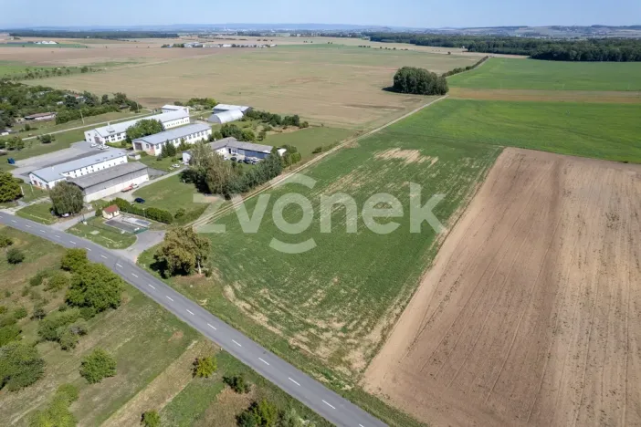 Prodej komerčního pozemku, Chropyně - Plešovec, 12000 m2