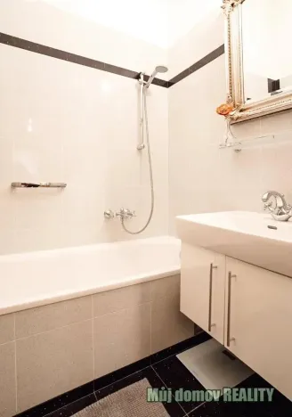 Pronájem bytu 3+1, Praha - Vyšehrad, Svobodova, 97 m2