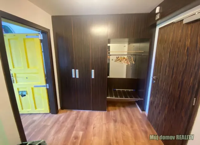 Pronájem bytu 1+kk, Praha - Suchdol, Suchdolské náměstí, 30 m2