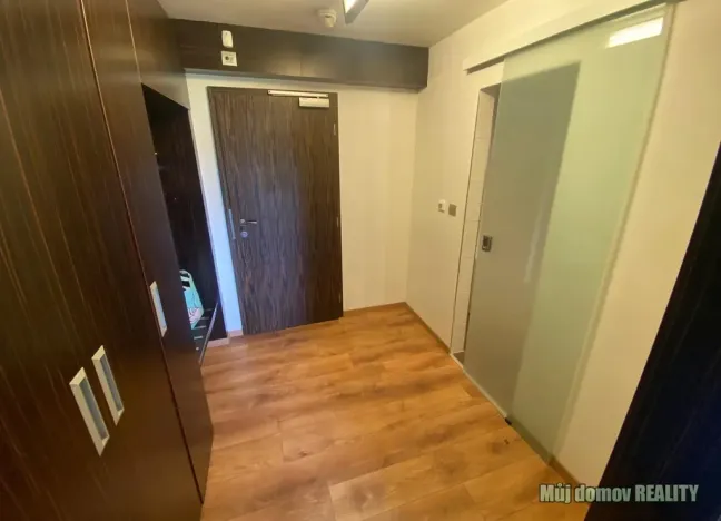 Pronájem bytu 1+kk, Praha - Suchdol, Suchdolské náměstí, 30 m2