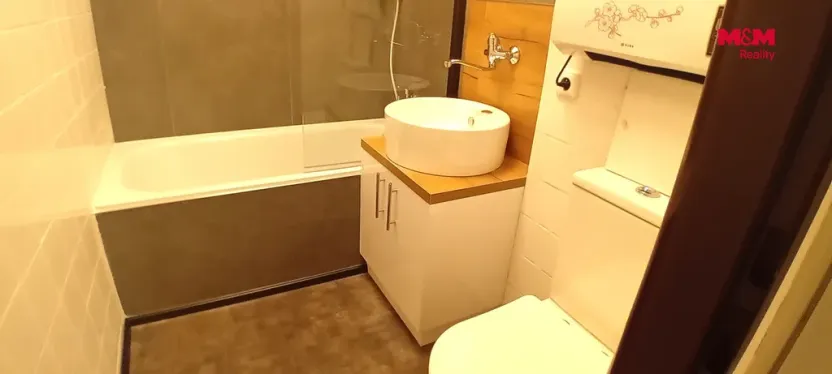 Pronájem bytu 2+kk, Dvůr Králové nad Labem, nábřeží Benešovo, 36 m2
